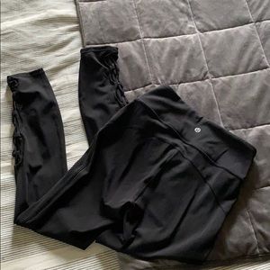 SUPER HIGH RISE BLACK LULULEMON LEGGINGS